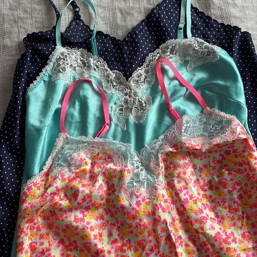 Floral and Polka Dot Women's Sleepwear Set - Picture 2 of 4